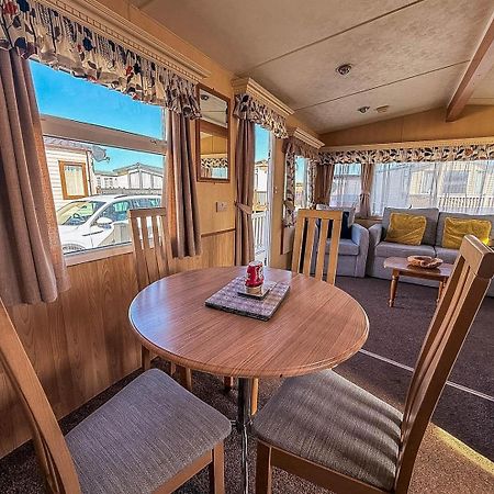 Spacious Caravan For Hire With Decking By The Beach In Suffolk Ref 40094Nd 洛斯托夫特 外观 照片