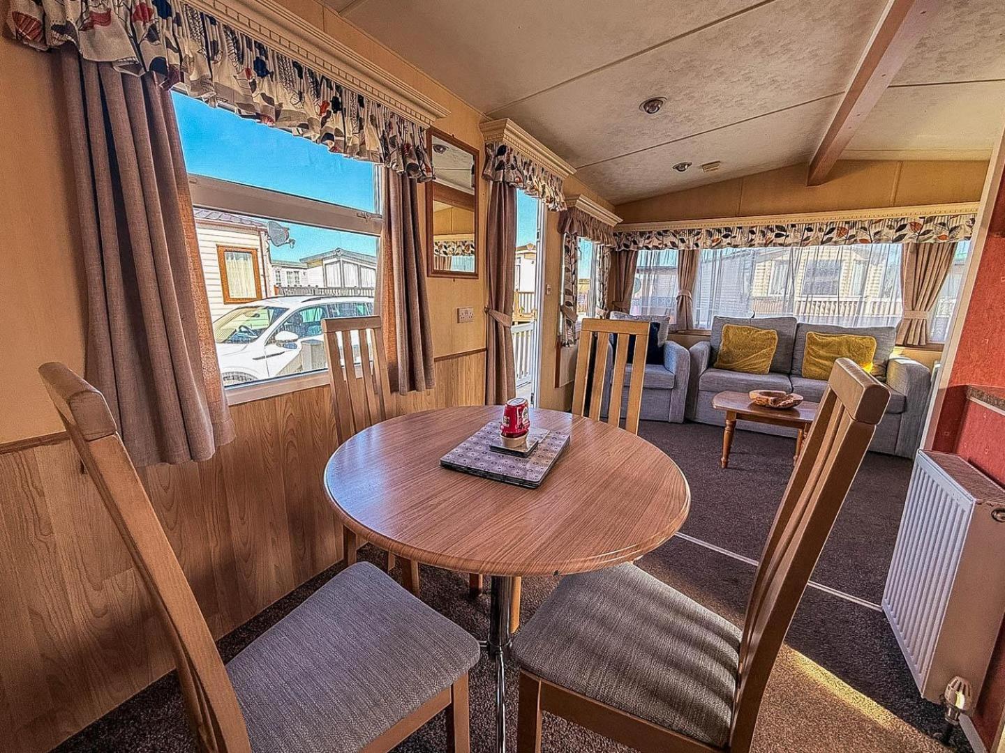 Spacious Caravan For Hire With Decking By The Beach In Suffolk Ref 40094Nd 洛斯托夫特 外观 照片