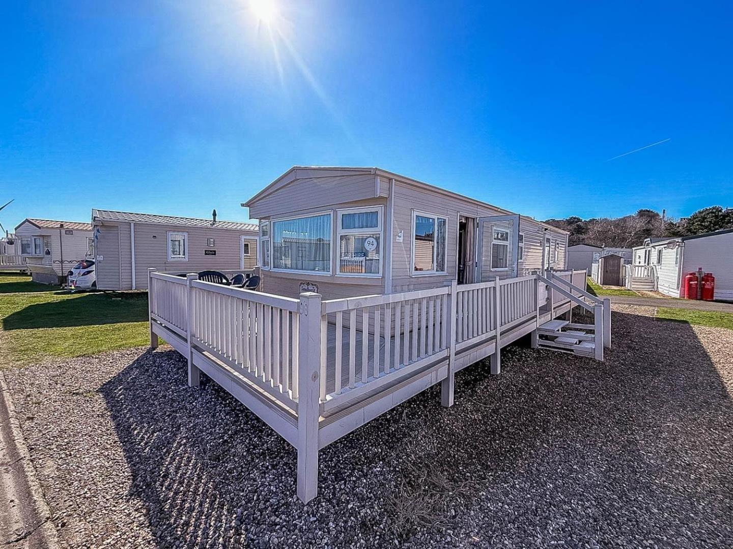 Spacious Caravan For Hire With Decking By The Beach In Suffolk Ref 40094Nd 洛斯托夫特 外观 照片