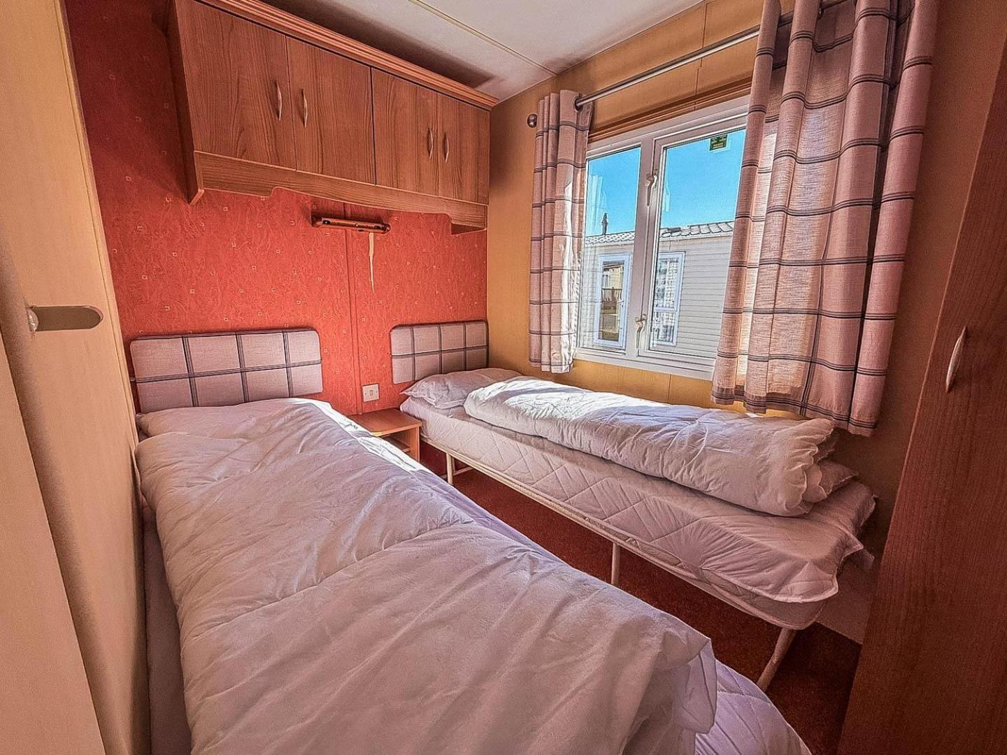Spacious Caravan For Hire With Decking By The Beach In Suffolk Ref 40094Nd 洛斯托夫特 外观 照片