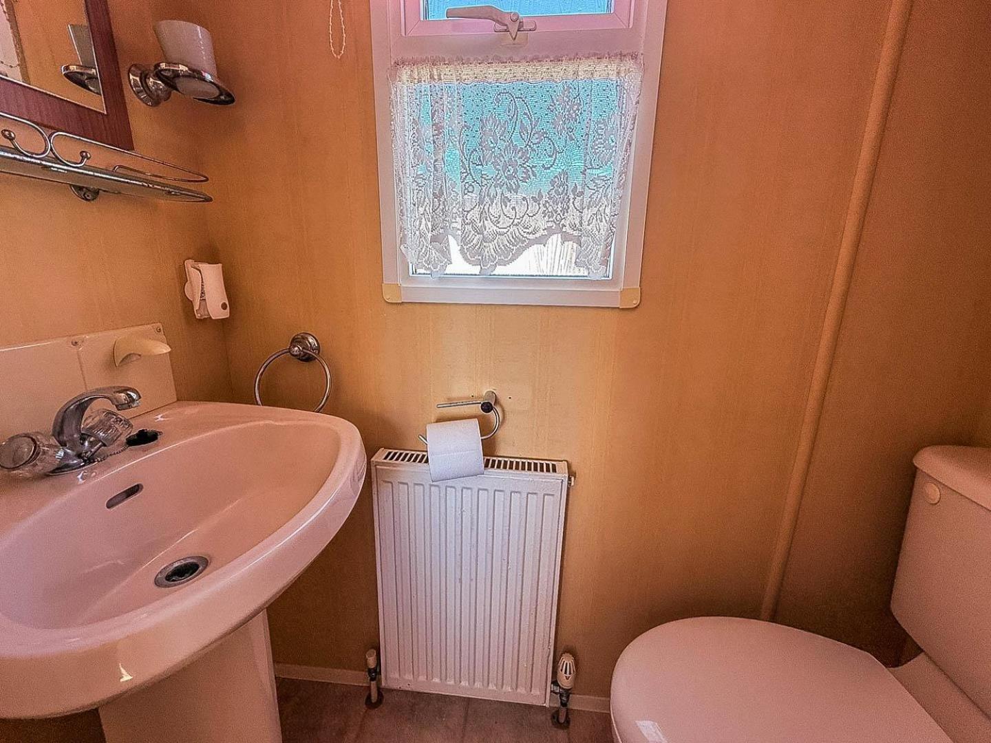 Spacious Caravan For Hire With Decking By The Beach In Suffolk Ref 40094Nd 洛斯托夫特 外观 照片